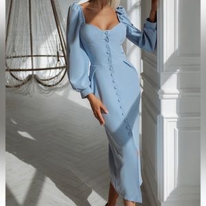 Le Elagia (M) Powder Blue Sweetheart Puff Sleeve Dress.